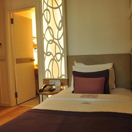 Wes Hotel Κοτζαελί Δωμάτιο φωτογραφία