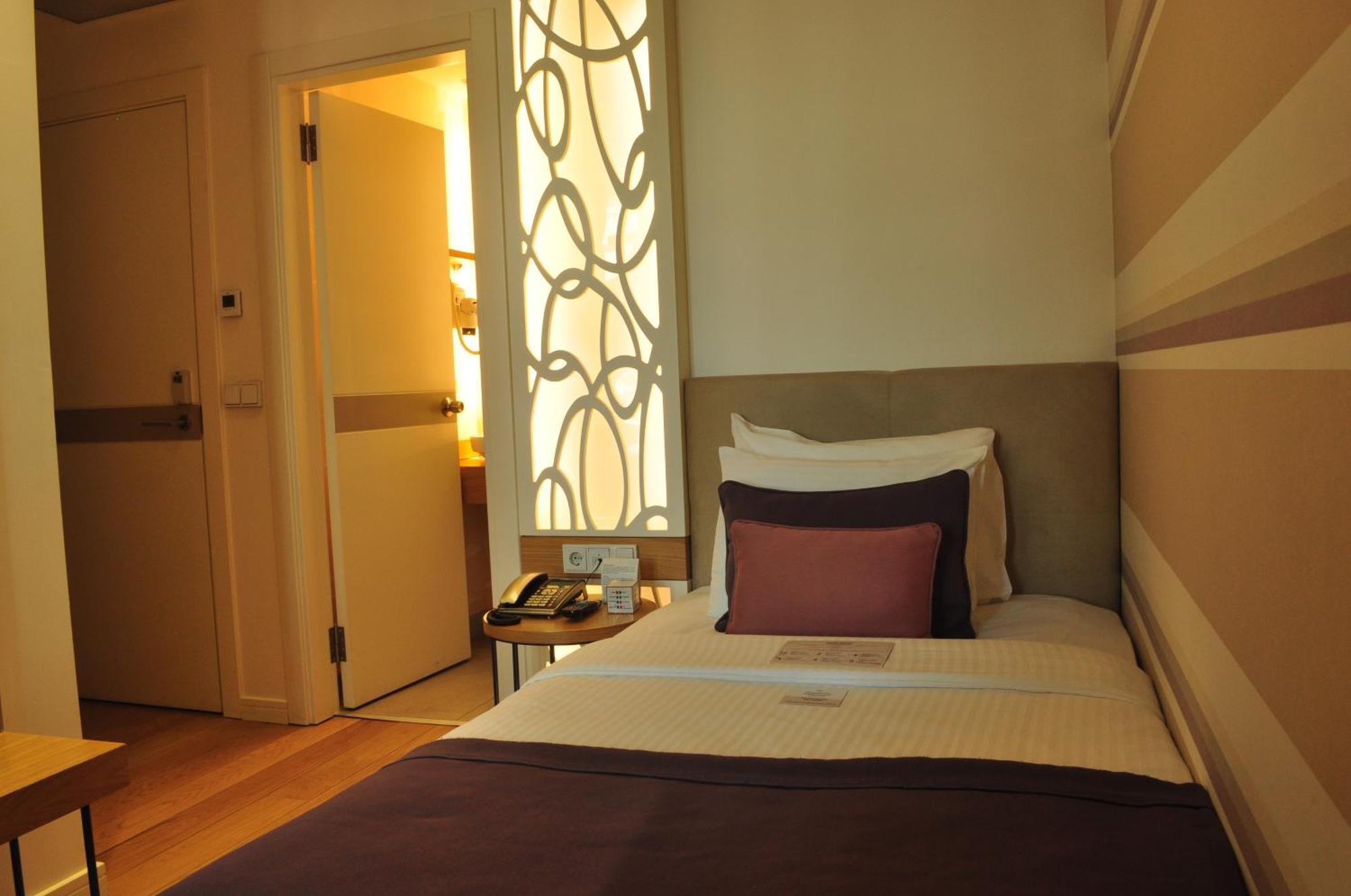 Wes Hotel Κοτζαελί Δωμάτιο φωτογραφία