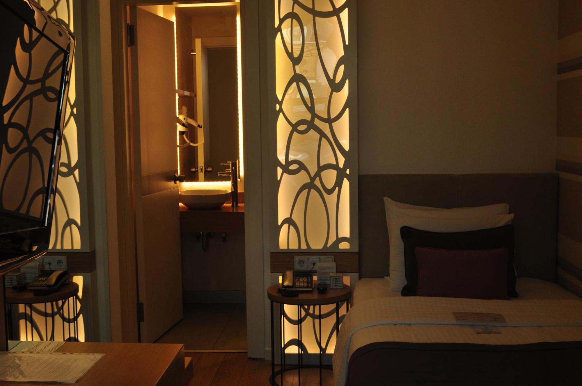 Wes Hotel Κοτζαελί Δωμάτιο φωτογραφία